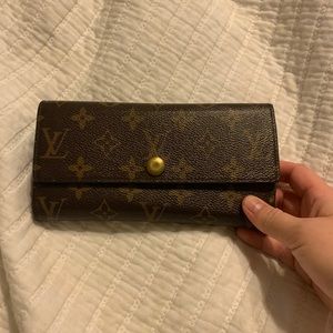 Authentic Louis Vuitton -DAMAGED- wallet